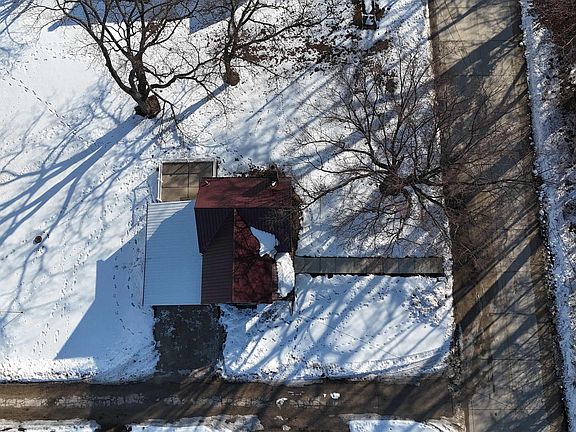 2nd image of 602 Grove St