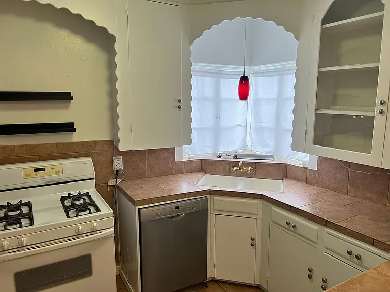 1811 N Whittier Dr — Photo 8