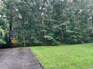 Jefferson Pl, Mastic, NY 11950