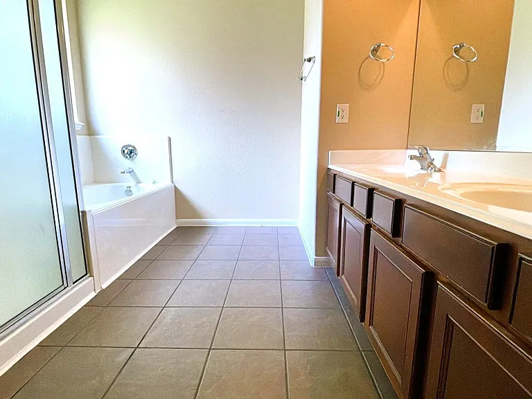 1014 Spring Lakes Haven Dr — Photo 10
