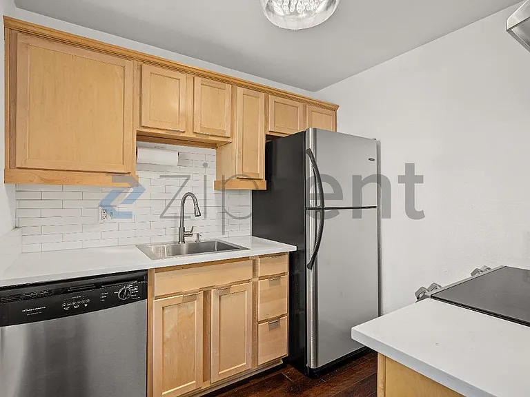 2478 NW Savier St #5 — Photo 9