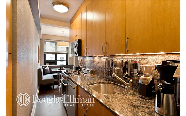 Sold by Douglas Elliman | media 21