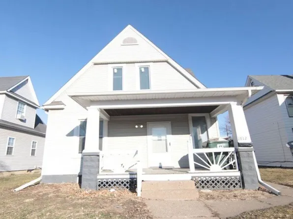 1912 Dixwell St, Davenport, IA 52802