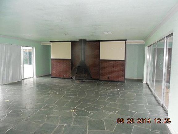 2nd image of 3021 Fairway Dr