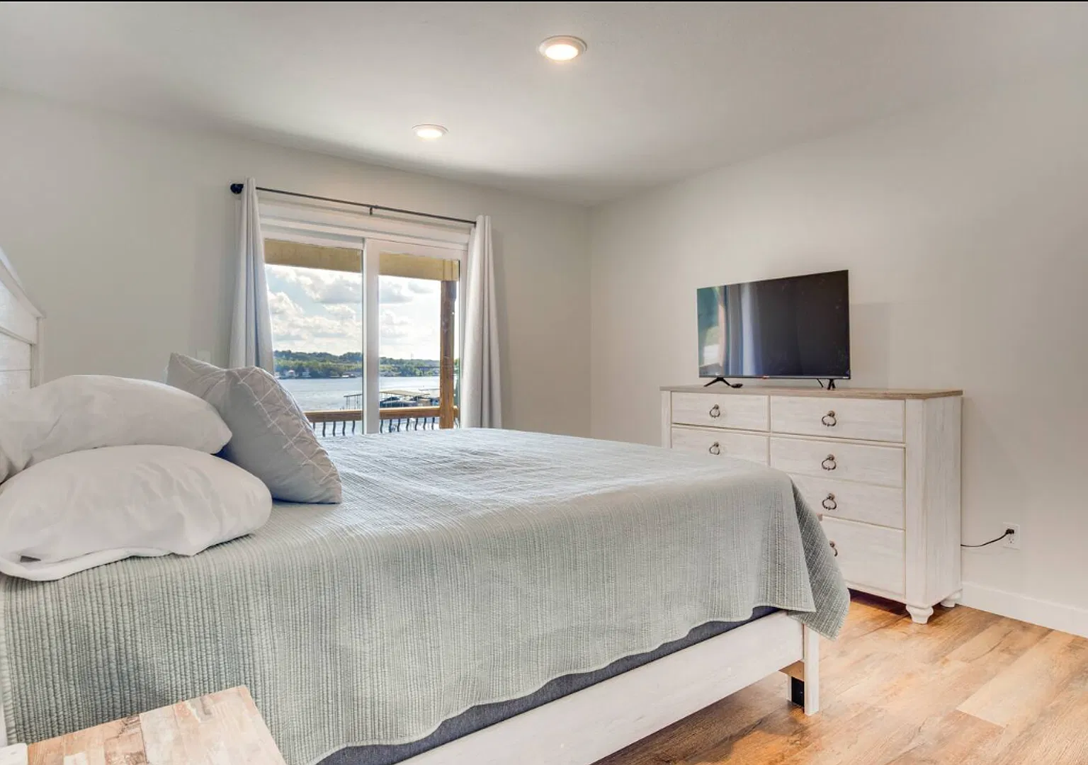 3 bed, 1938 sqft, $2,000 — Photo 4