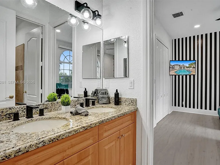 13751 Pine Meadow Ct — Photo 61