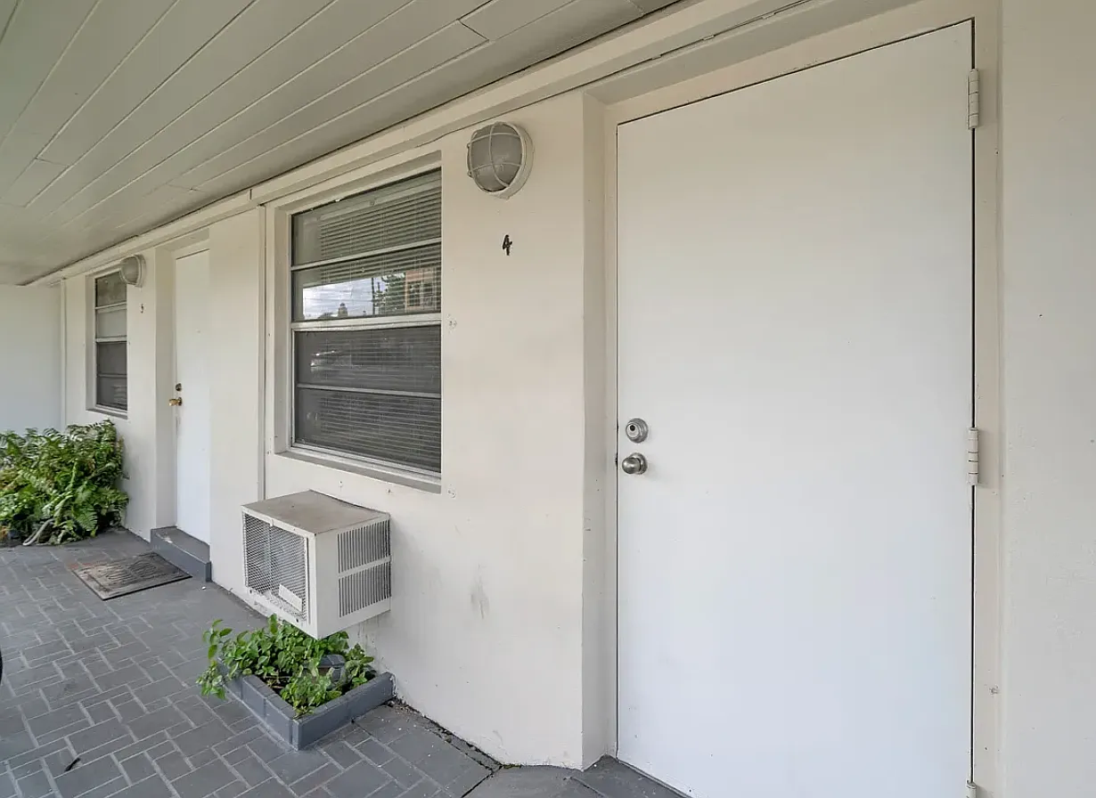 Studio, 500 sqft, $1,300 — Photo 2
