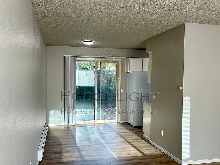3435 Redwood Ave #5 — Photo 2