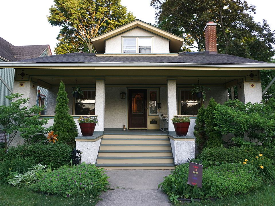 1st image of 752 Ashland Ave