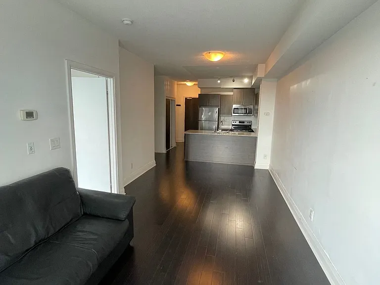 17 Kenaston Gdns #804 — Photo 9