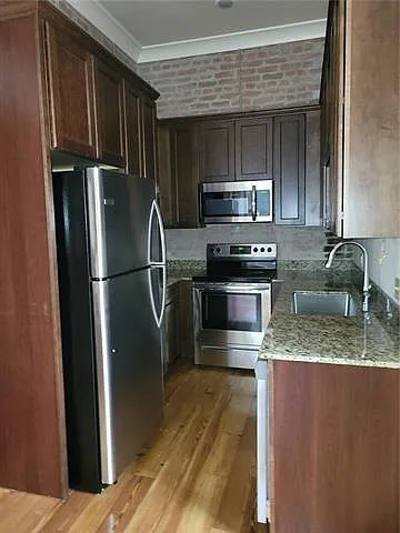 2 bed, 2.0 bath, 900 sqft, $2,325 — Photo 2