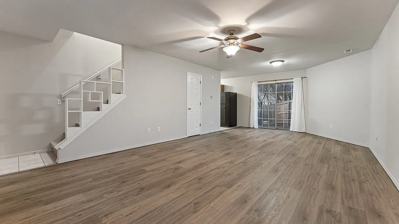 2 bed, 1.5 bath, 1100 sqft, $1,195 — Photo 3
