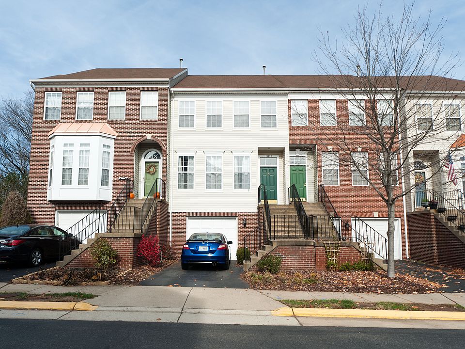 Exterior Driveway & Garage