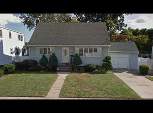 2562 Ramona St, East Meadow, NY 11554
