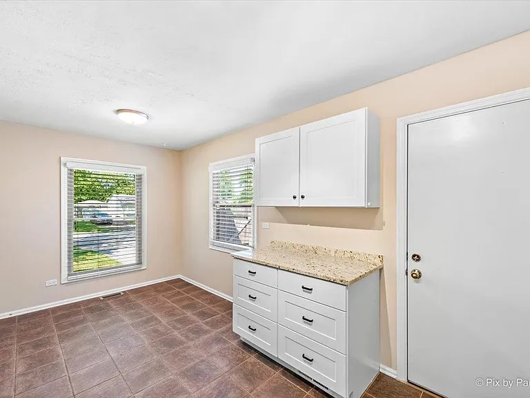 16731 Hilltop Ave — Photo 7