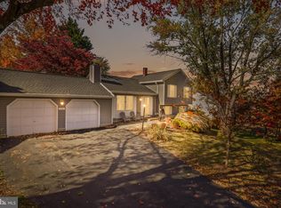 207 N Laura Anne Dr, Sterling, VA 20164