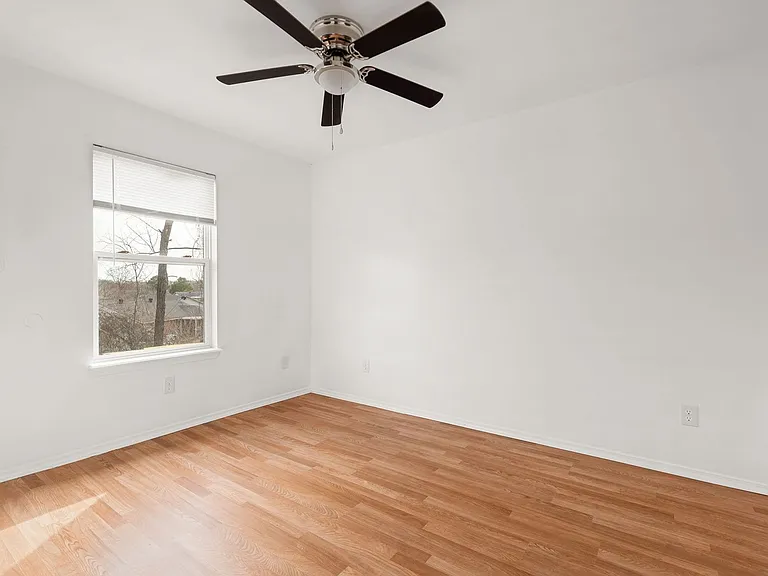 Flat Rock Creek Apartments — Photo 26