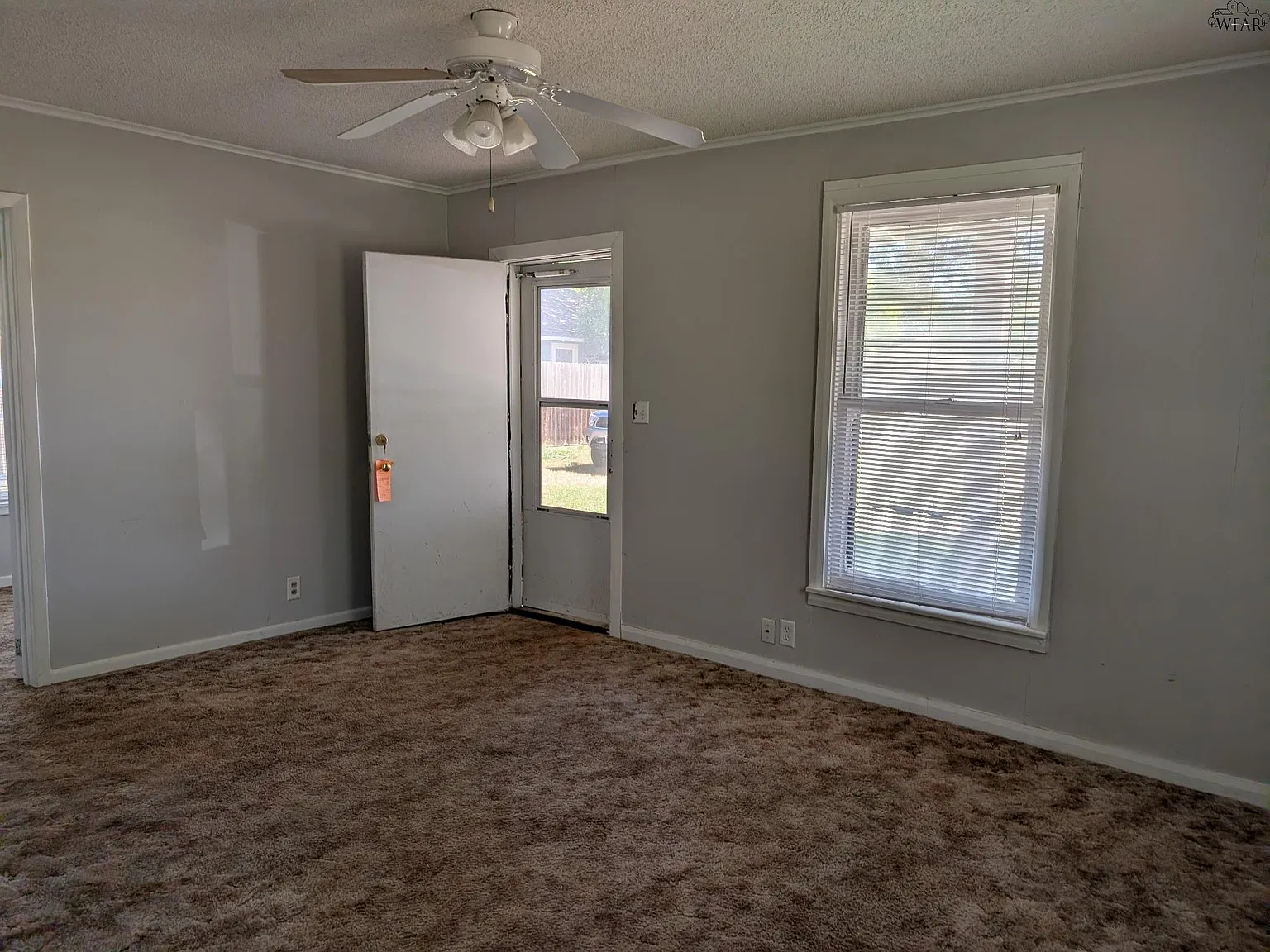 3 bed, 1.0 bath, 768 sqft, $900 — Photo 2