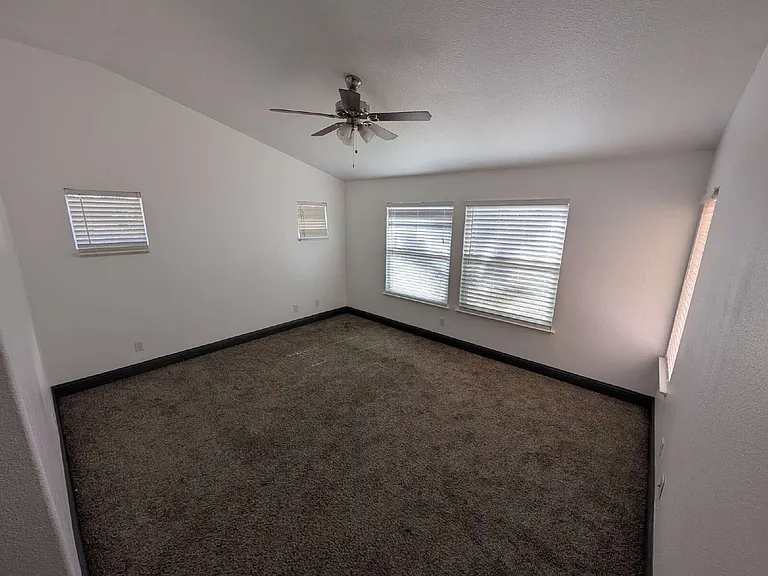 7674 N Barcus Ave — Photo 11