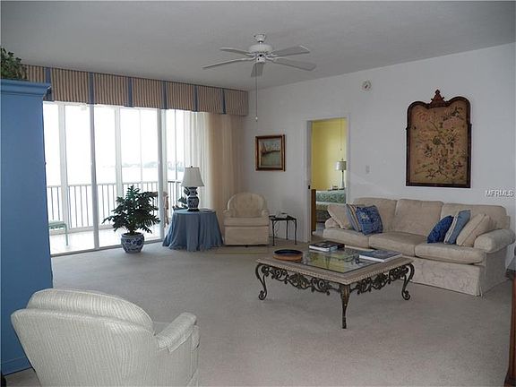 3rd image of 200 Harbor Walk Dr #3
