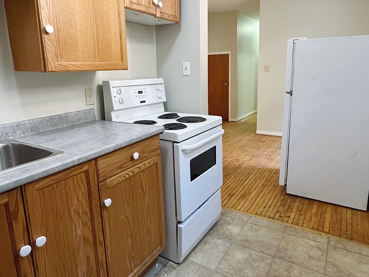 261 University Avenue — Photo 4