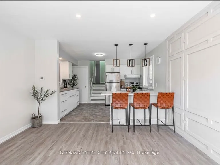 82 Emery St W — Photo 2