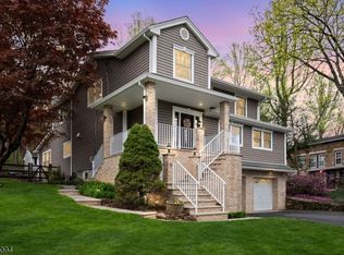 189 Long View Ter, Gillette, NJ 07933