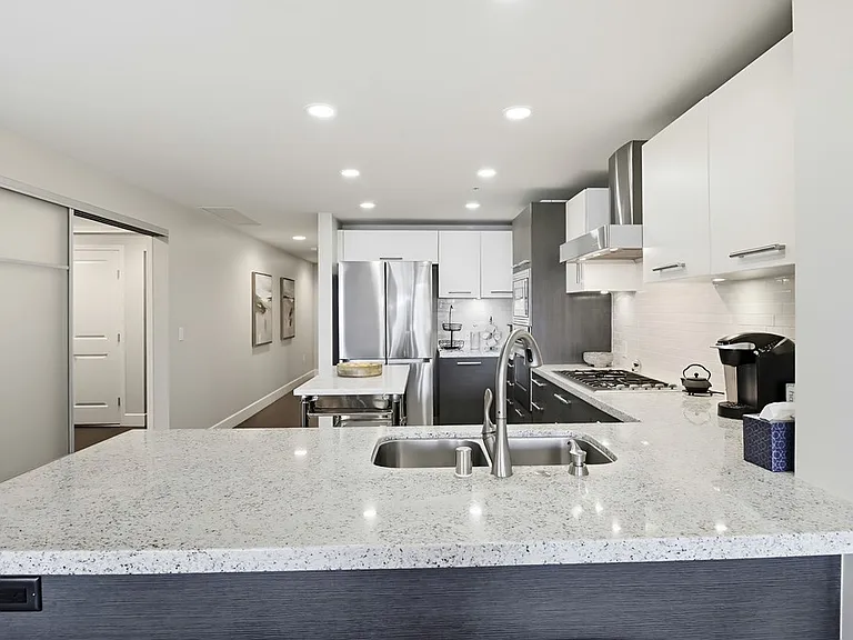1431 Pac Hwy #415 — Photo 18
