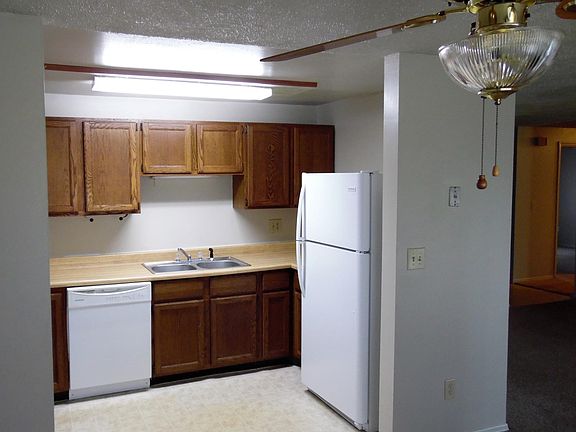 Kitchen, approx. 11' x 6.5'