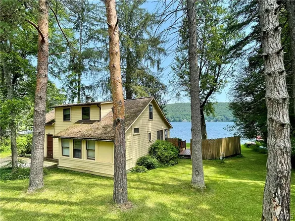 523 Spruce Ln, De Ruyter, NY 13052