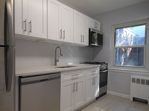 4 - Kitchen.JPG
