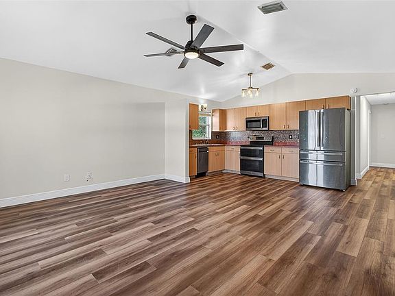 3rd image of 2174 19th Ave SW