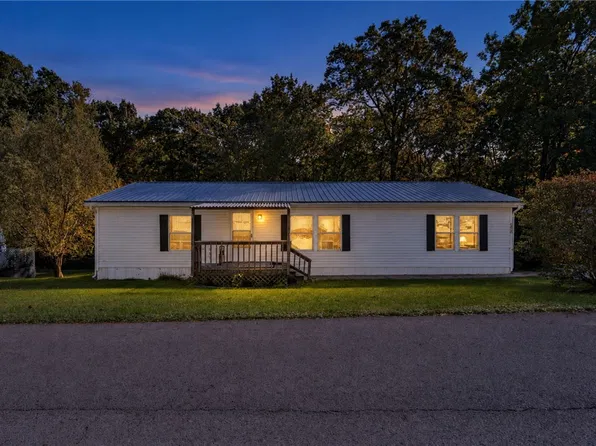 228 Sunny Hill Dr, Valencia, PA 16059