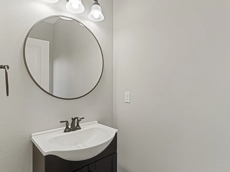 Powder room (downstairs)
