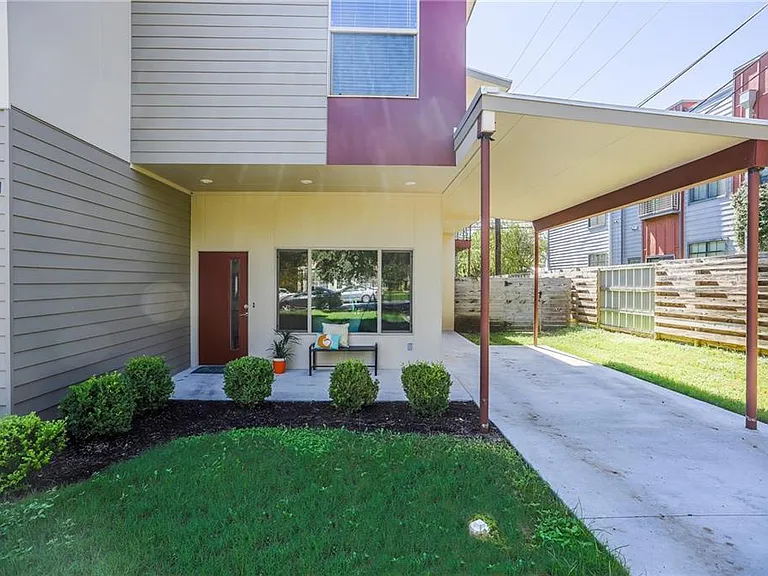 701 Zennia St #B — Photo 2