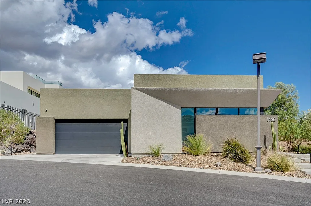 3 bed, 3.0 bath, 2851 sqft, $11,000 — Photo 2