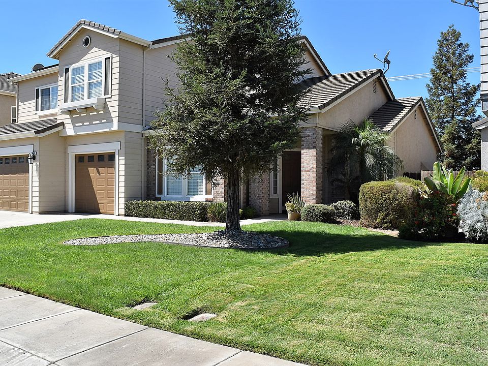 LANDSCAPED FRONT
