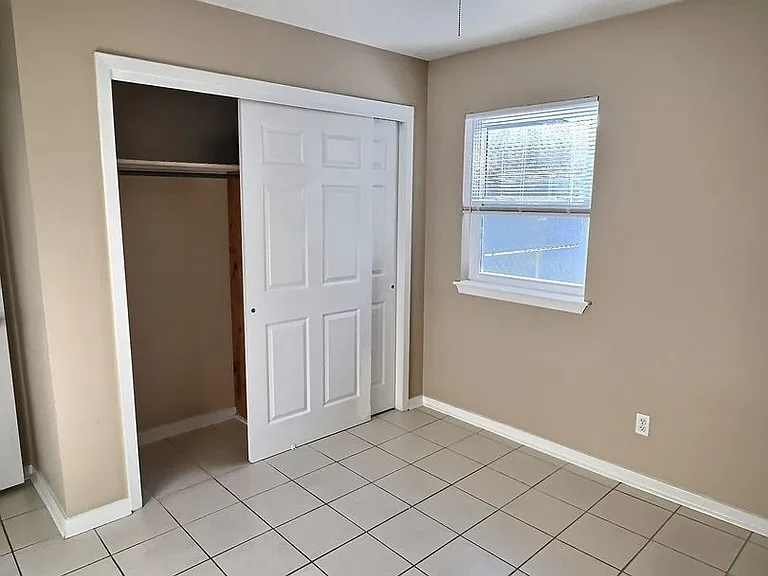 302 Hunter Dr — Photo 12