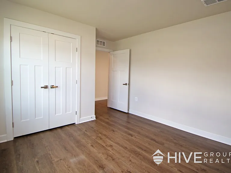 3790 Mayfield Rd — Photo 9