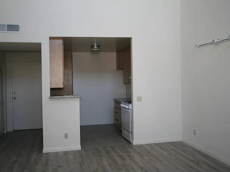 3637 Clarington Ave #213 — Photo 9