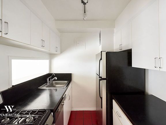 5th image of 23 Greenwich Ave #4H