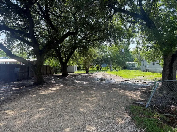 10214 Ben Nevis St, Crosby, TX 77532