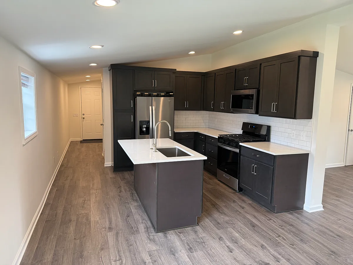 Building Photo - 2070 Cottage Ln