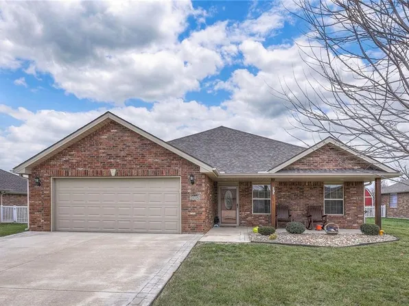 205 NW Lindsey Ln, Grain Valley, MO 64029