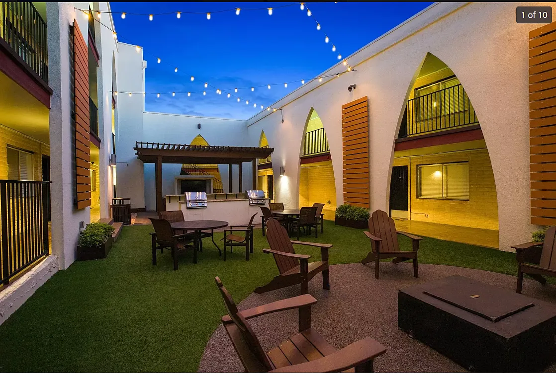 2 bed, 800 sqft, $1,449 — Photo 1