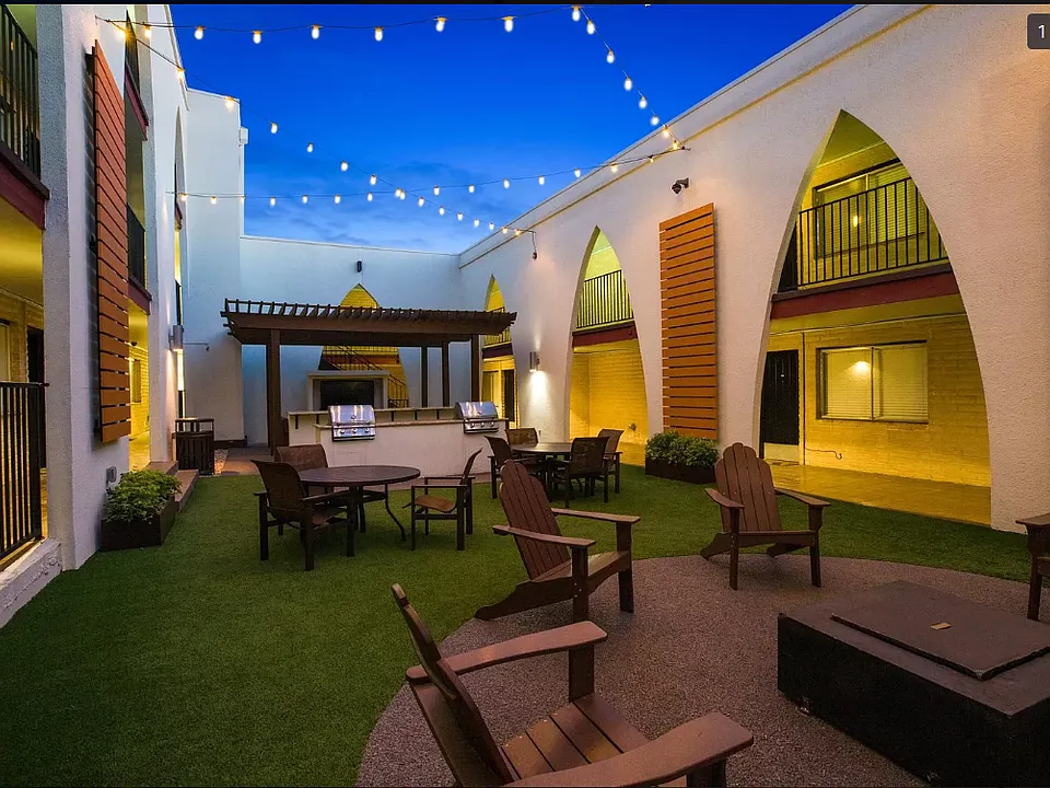2810 1/2 Salado St #205