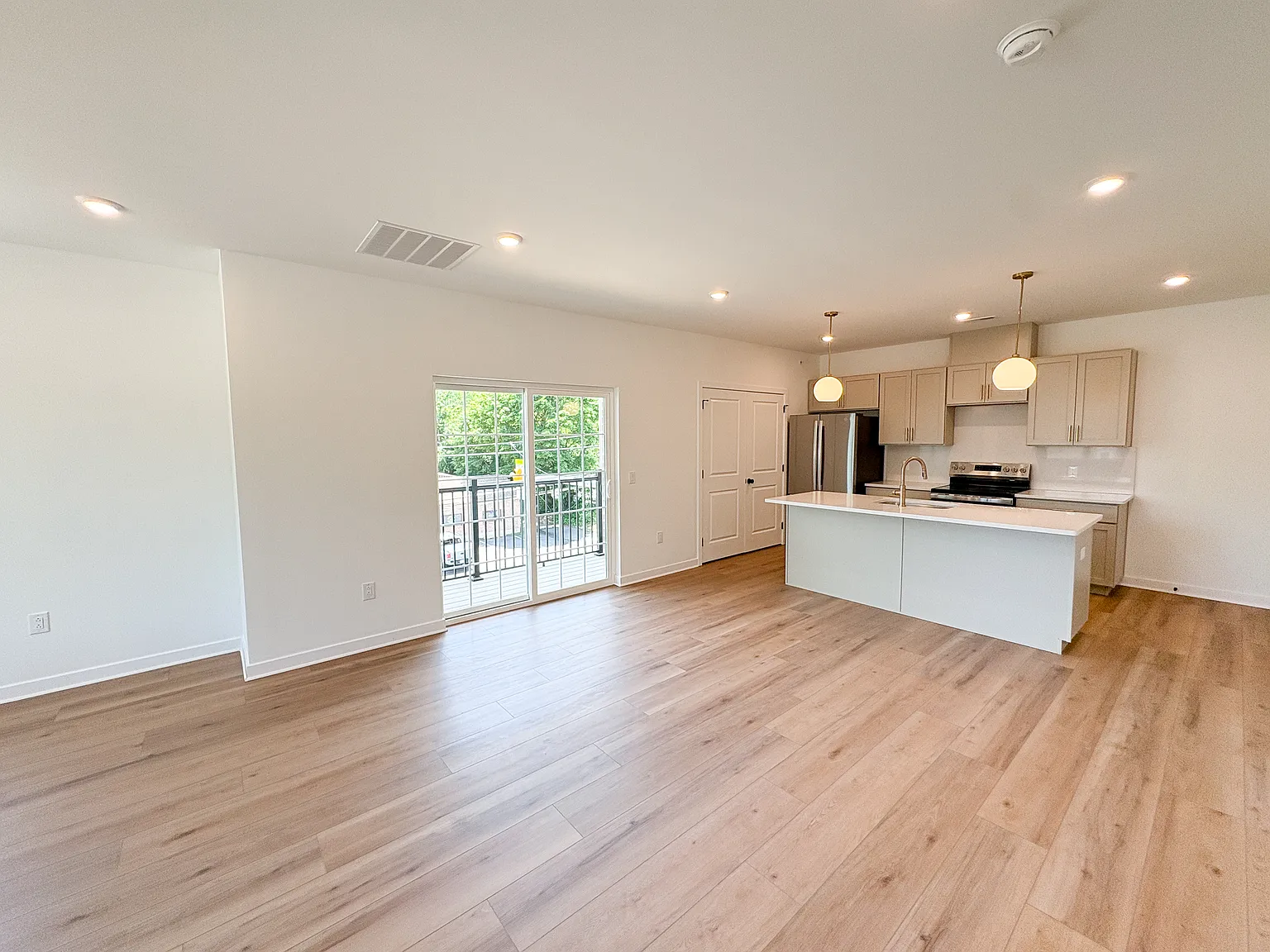 2 bed, 1025 sqft, $2,750 — Photo 4