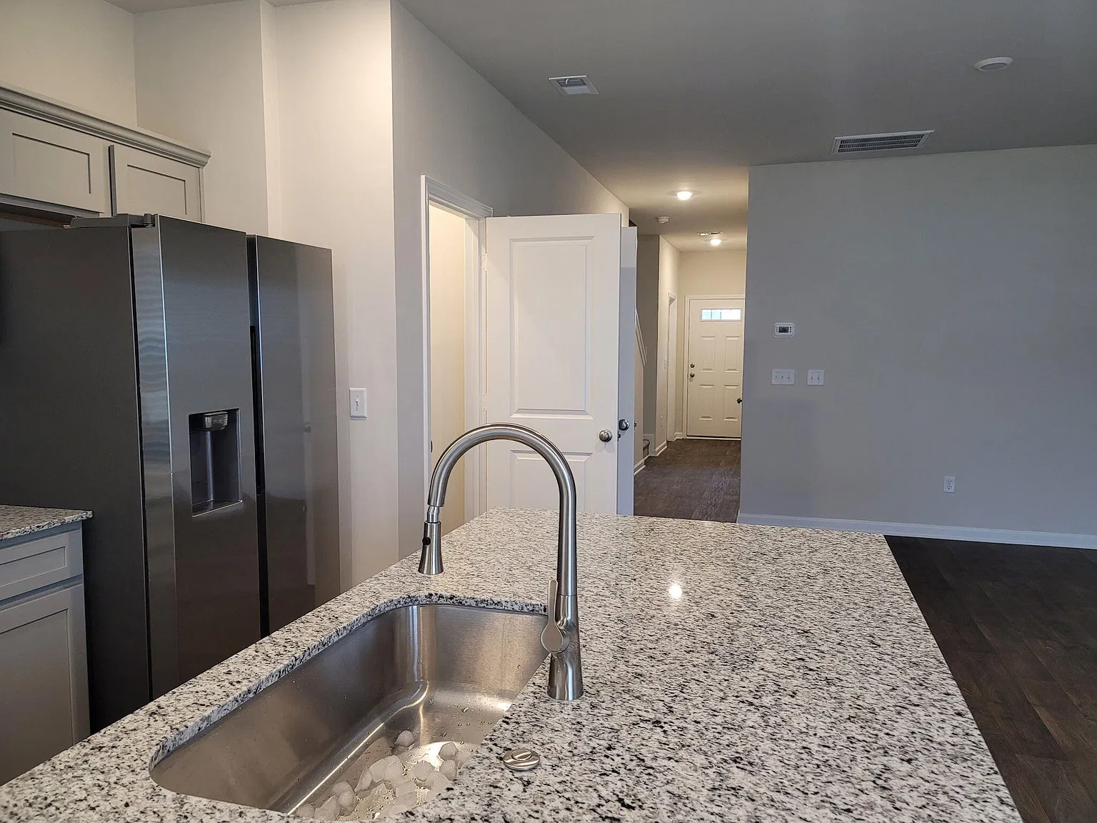 3 bed, 2.5 bath, 1454 sqft, $1,850 — Photo 3