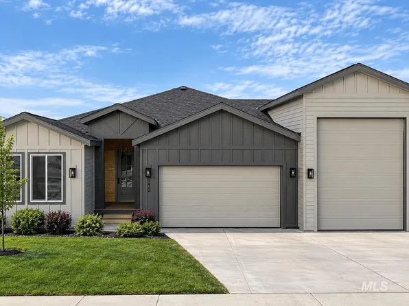 300 NE Greystone Loop, Mountain Home, ID 83647