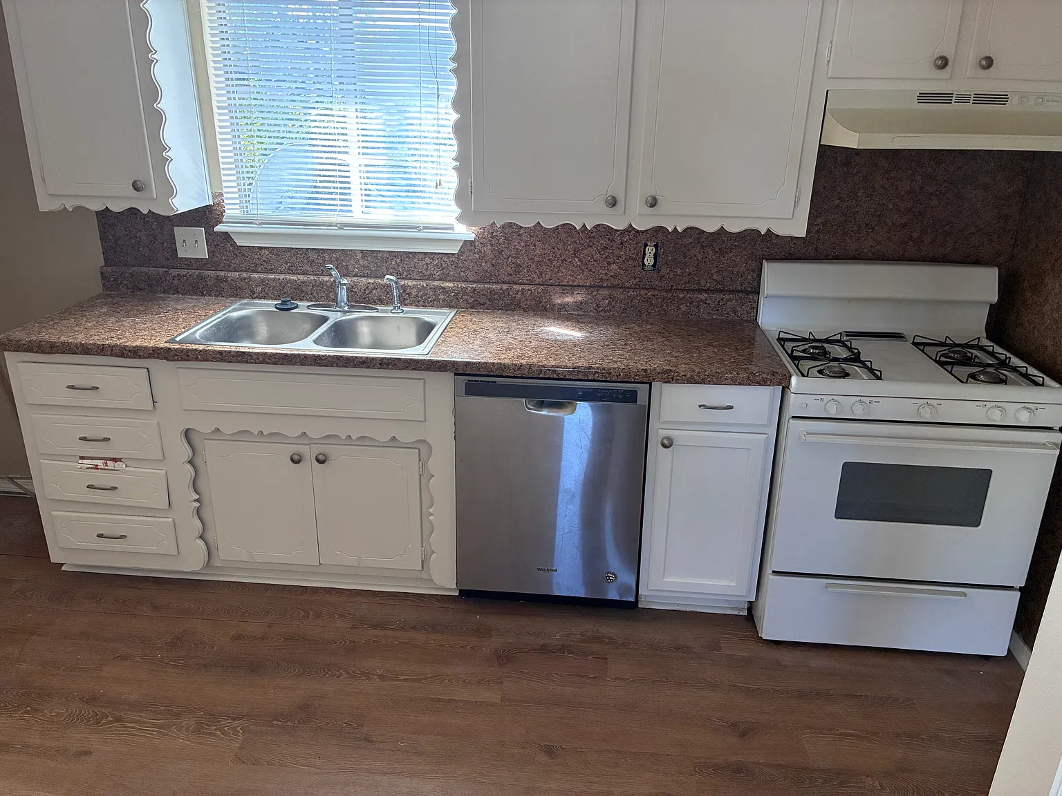 2 bed, 768 sqft, $995 — Photo 2